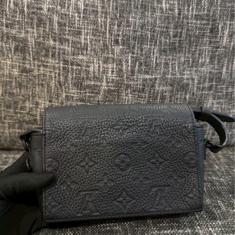 LV steamer壓紋-4