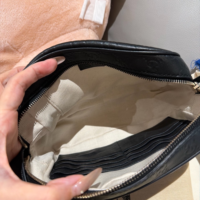 Gucci 黑色壓紋全皮相機包-10
