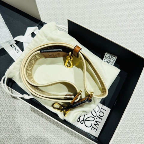 LOEWE Anagram Strap 緹花肩背帶 棕色 金釦