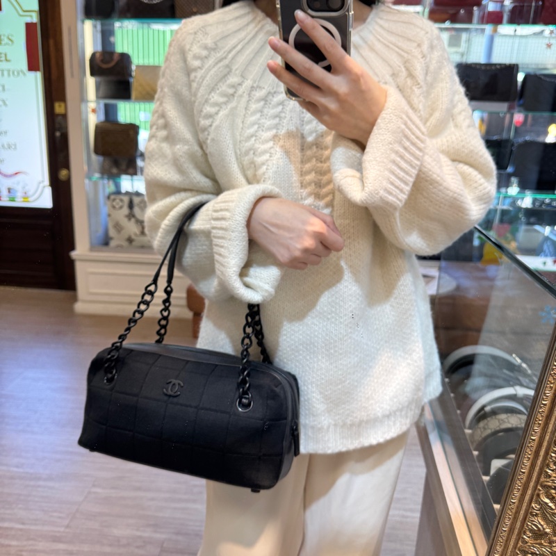 CHANEL黑帆布黑釦方塊格紋雙耳保齡球包A17377-10