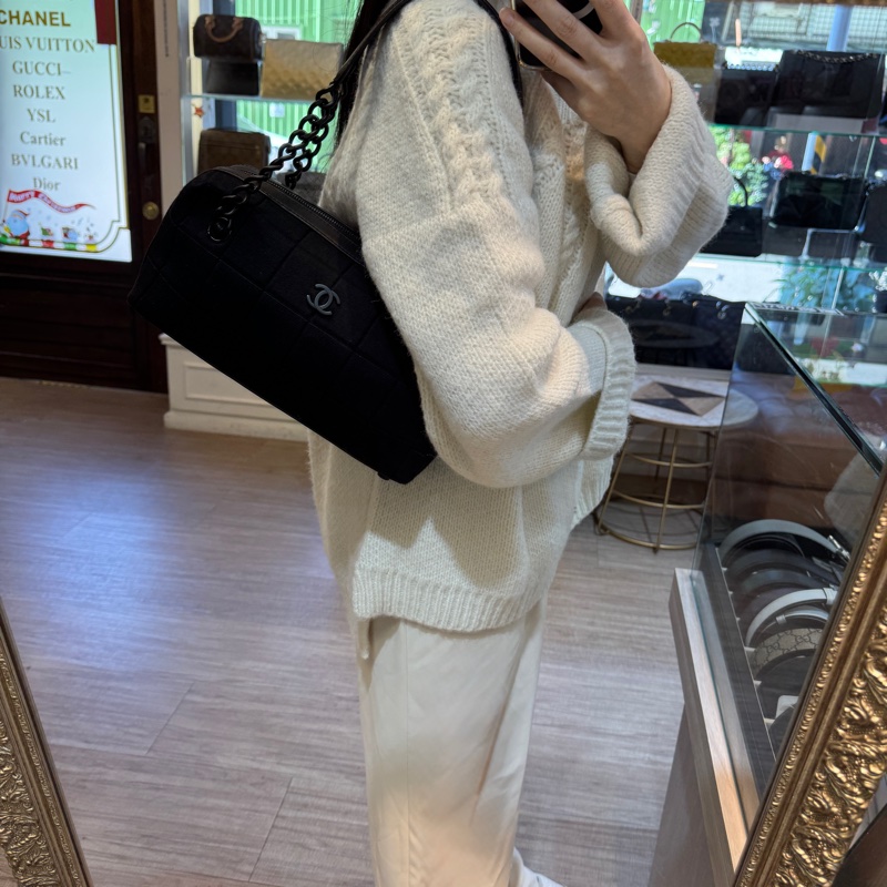 CHANEL黑帆布黑釦方塊格紋雙耳保齡球包A17377-11