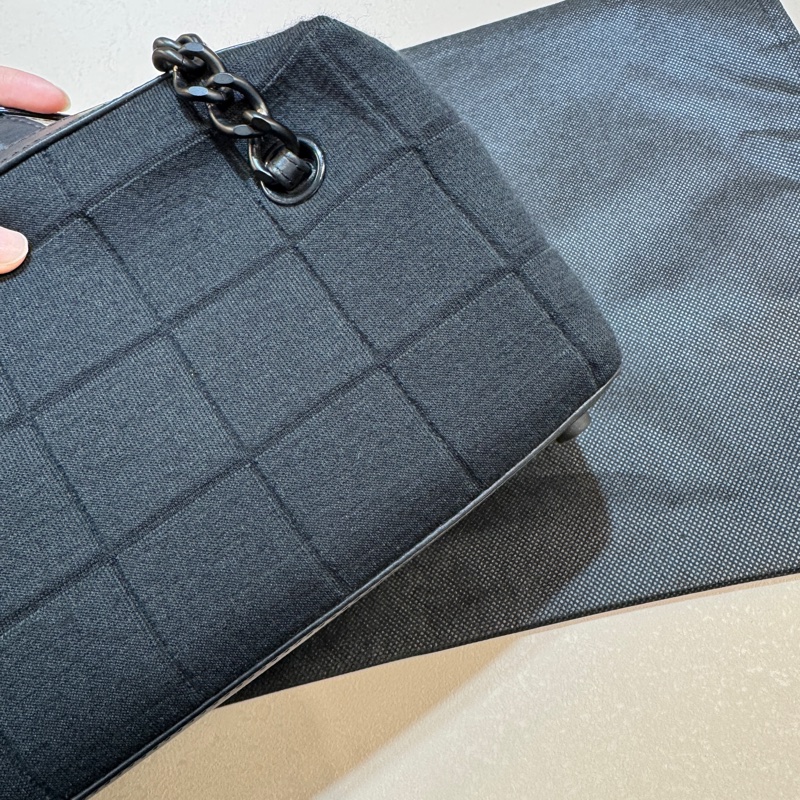 CHANEL黑帆布黑釦方塊格紋雙耳保齡球包A17377-27