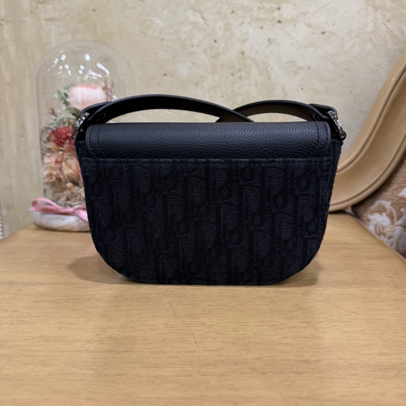Dior 黑緹花黑牛皮Saddle黑釦mini翻蓋斜背郵差包-1