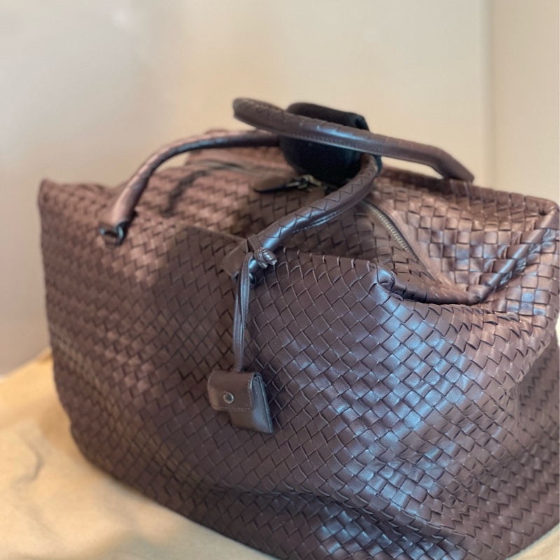 Bottega Veneta 柔軟小羊皮深咖啡色行李袋-1