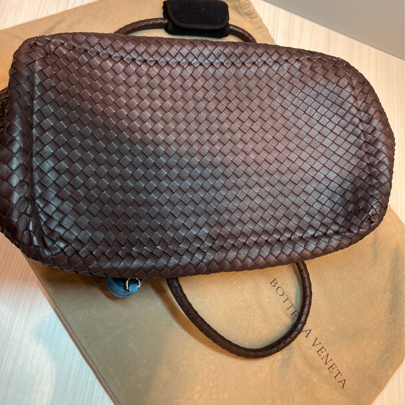 Bottega Veneta 柔軟小羊皮深咖啡色行李袋-7