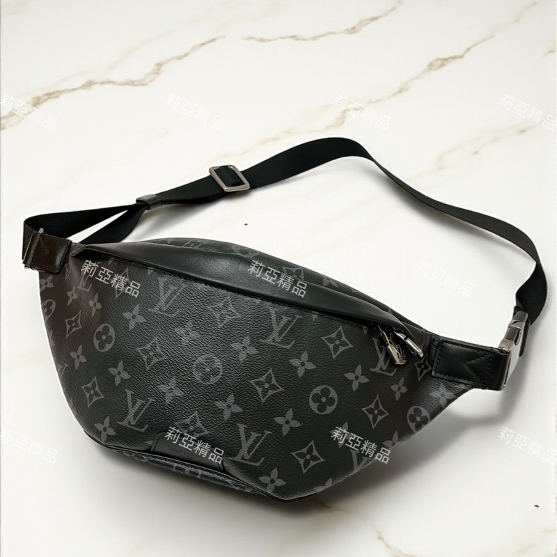 莉亞精品♡ LV 黑灰胸包 二手美包-0