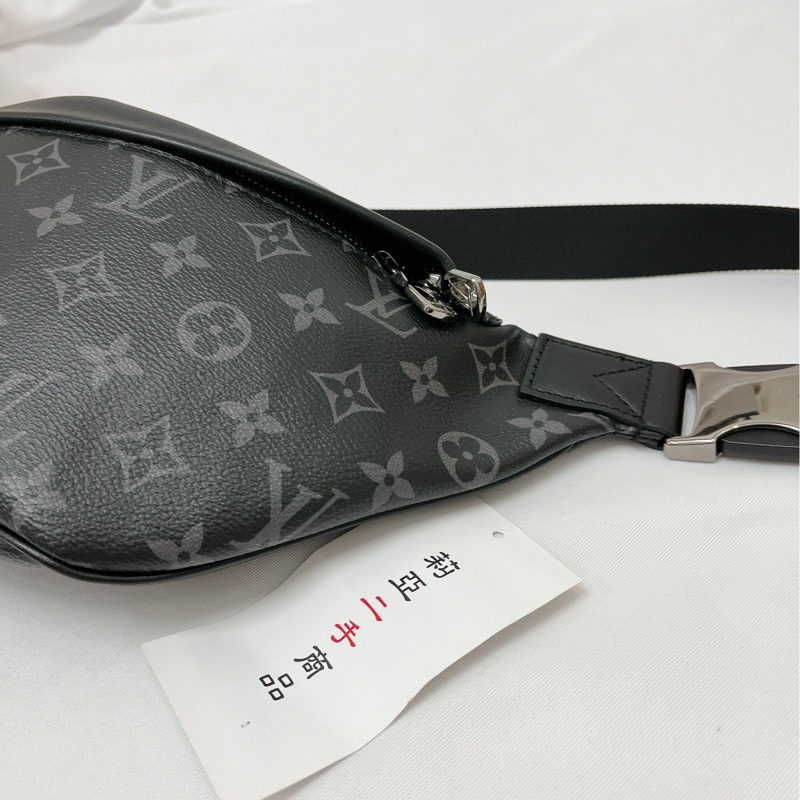 莉亞精品♡ LV 黑灰胸包 二手美包-4