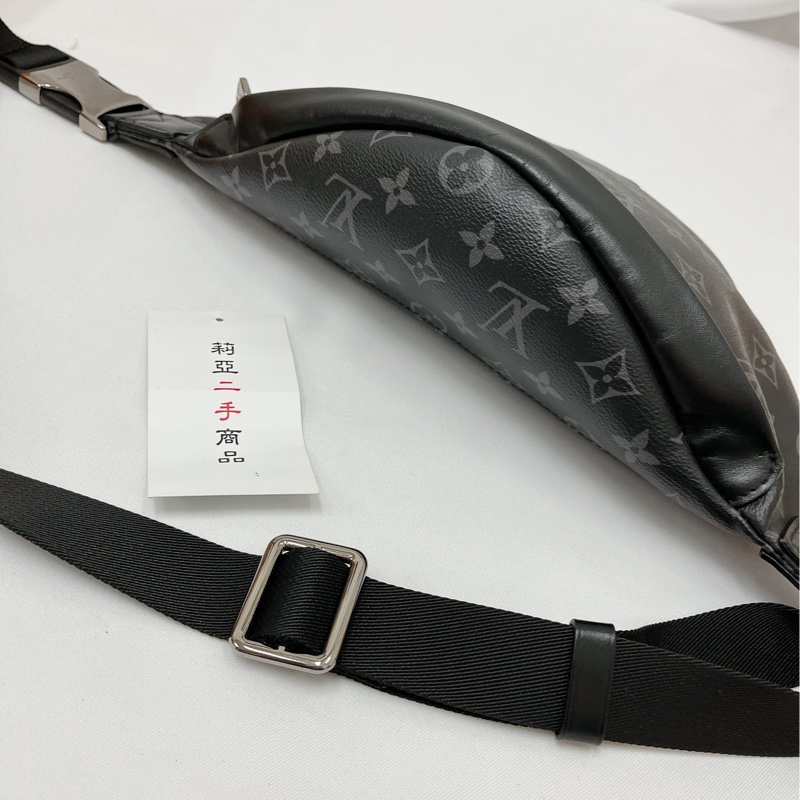 莉亞精品♡ LV 黑灰胸包 二手美包-6