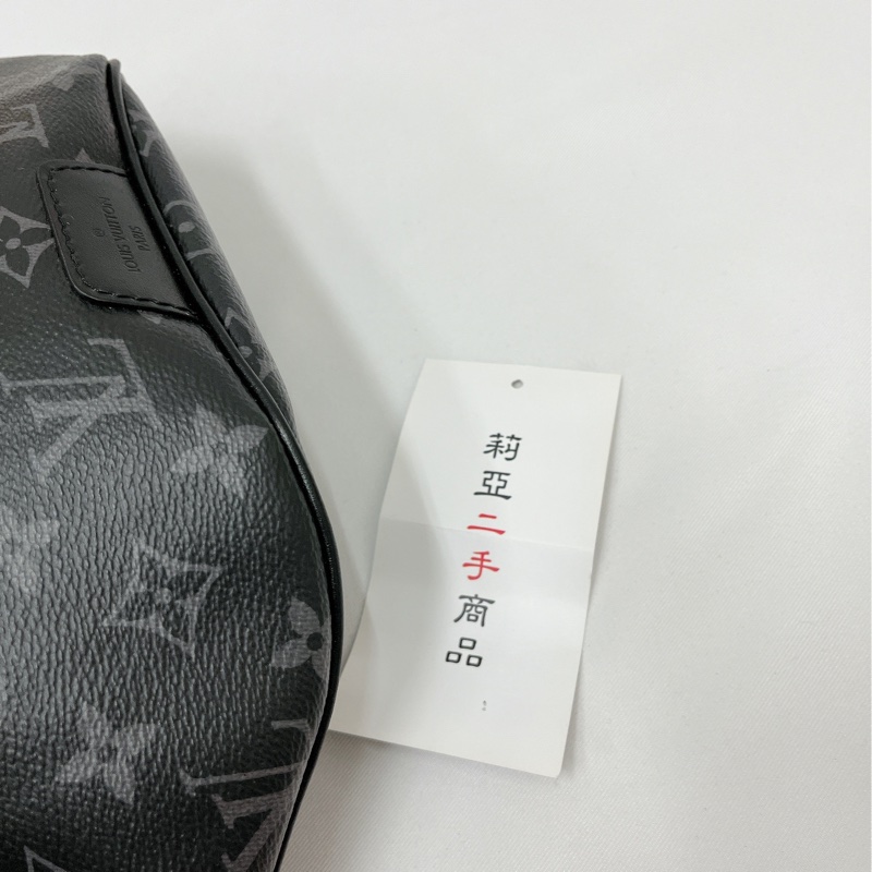 莉亞精品♡ LV 黑灰胸包 二手美包-7