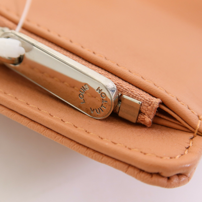 LOUIS VUITTON Mahina Amelia Trifold Wallet銀扣長錢包-8