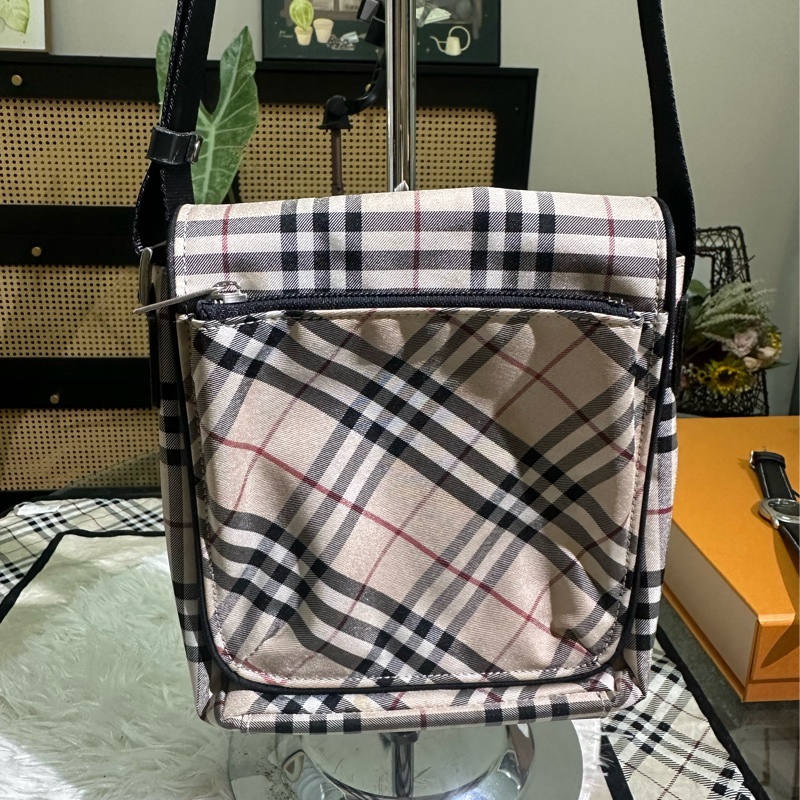 BURBERRY 帆布斜背包-0