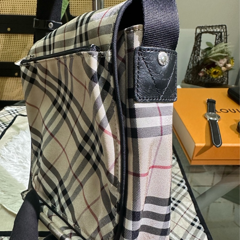 BURBERRY 帆布斜背包-1