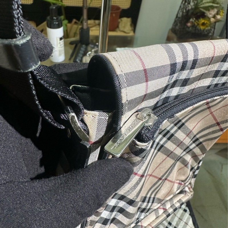 BURBERRY 帆布斜背包-14