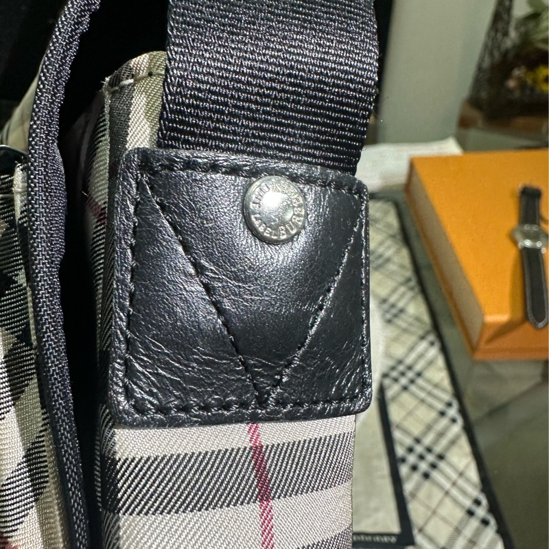 BURBERRY 帆布斜背包-23