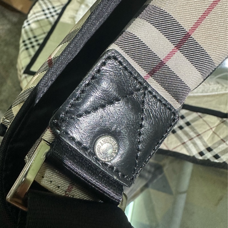 BURBERRY 帆布斜背包-28