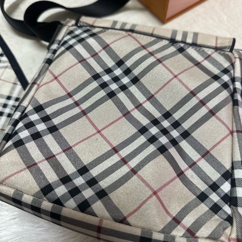 BURBERRY 帆布斜背包-39