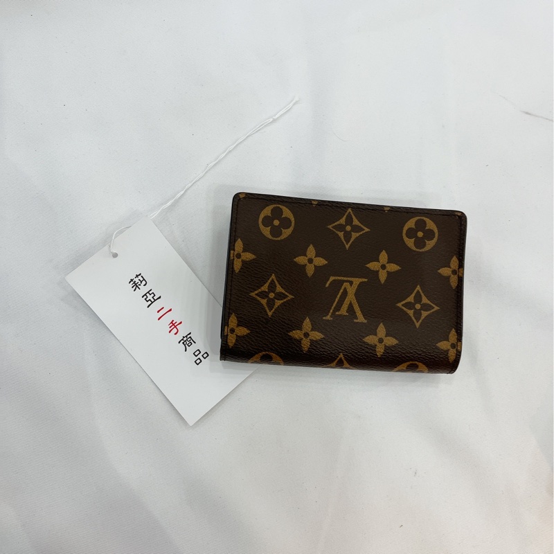 莉亞精品♡LV 雙色扣式短夾 二手美品-2