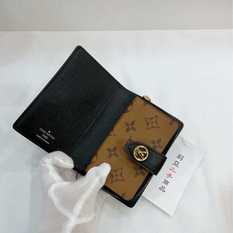 莉亞精品♡LV 雙色扣式短夾 二手美品-10