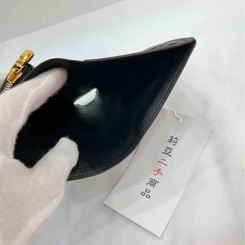 莉亞精品♡LV 雙色扣式短夾 二手美品-13