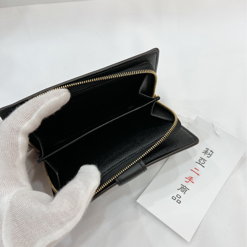 莉亞精品♡LV 雙色扣式短夾 二手美品-14