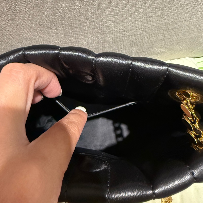 🌟BURBERRY Lola 24K鏈條絎縫羔羊皮迷你水桶包-8