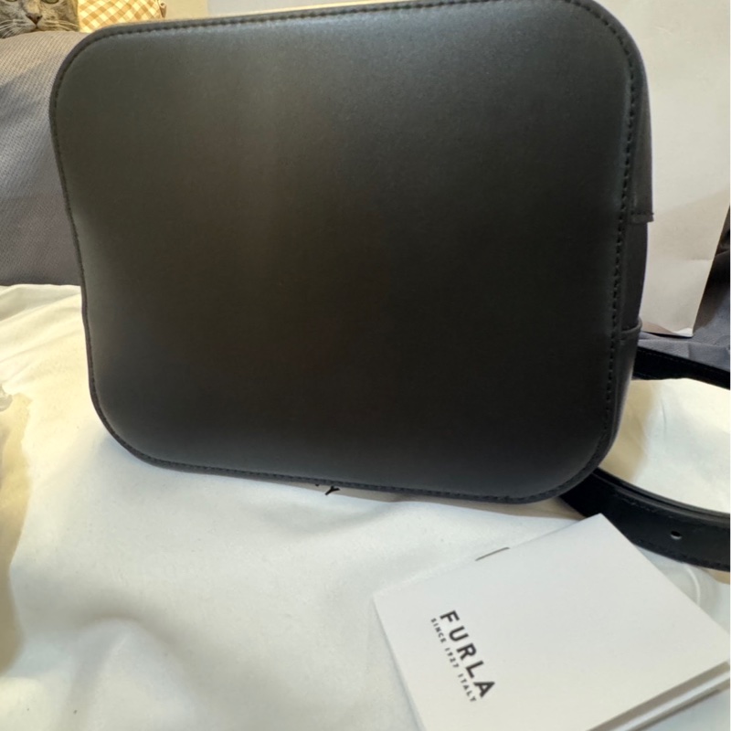 Furla Levante S 黑色皮革水桶包-7