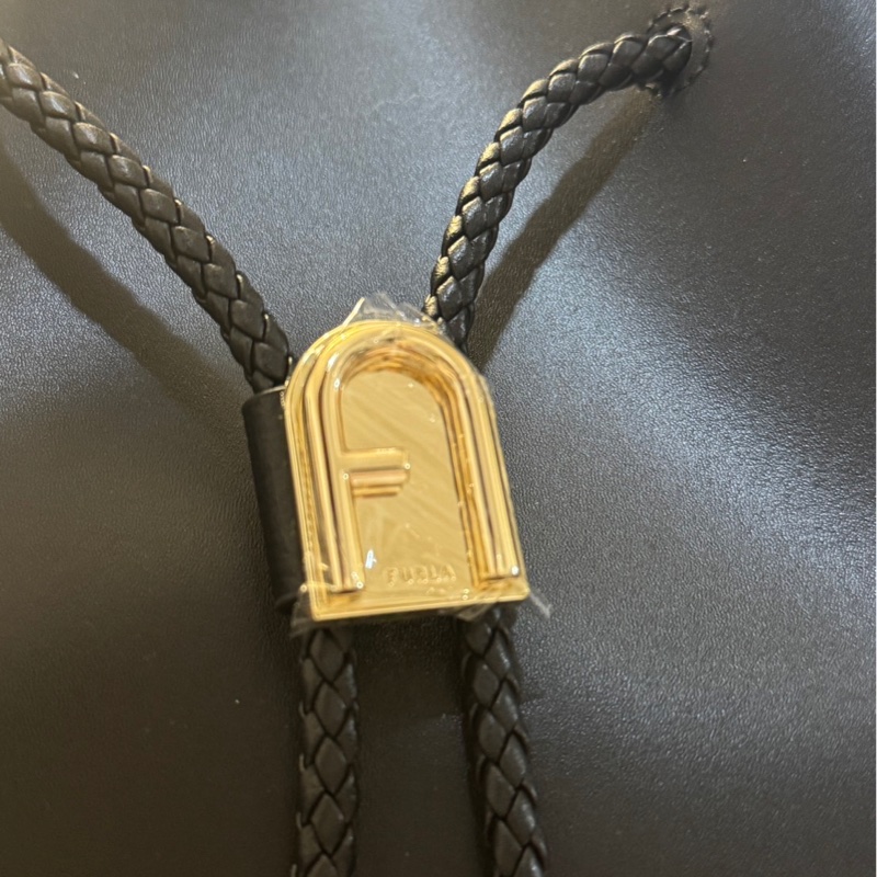 Furla Levante S 黑色皮革水桶包-12