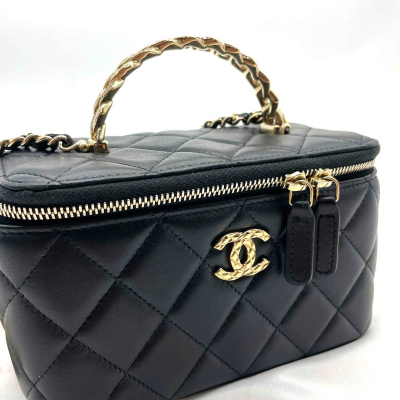 CHANEL黑淡金化妝斜背包-9