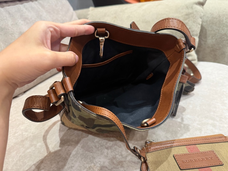 Burberry迷彩斜背包-4
