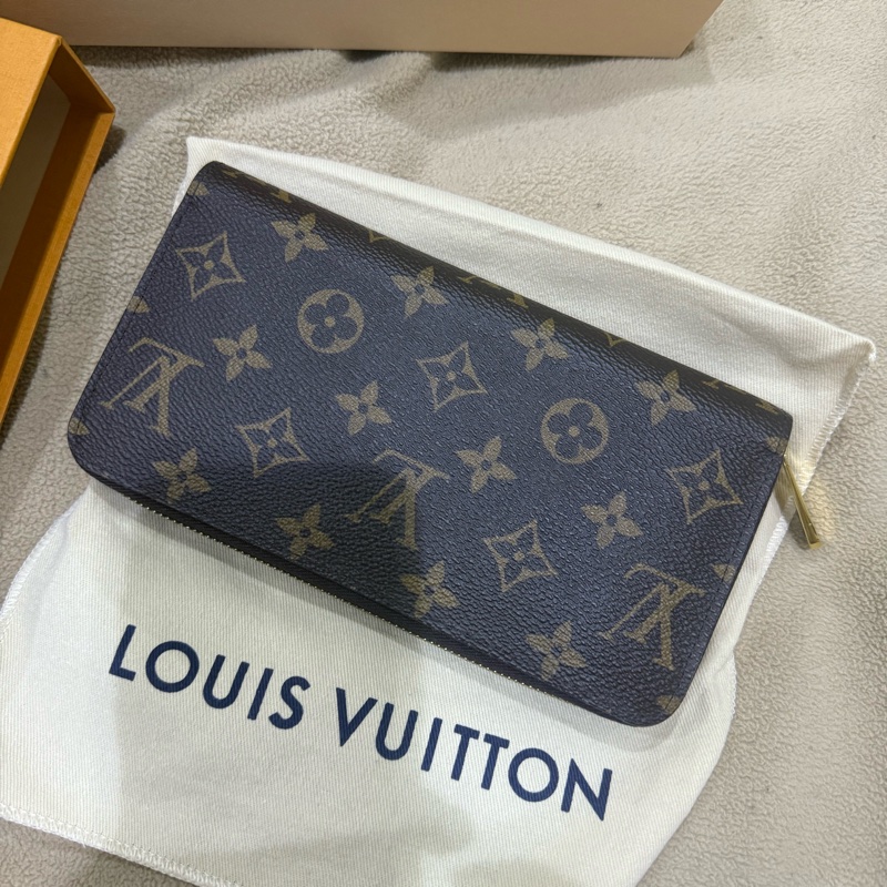 LOUIS VUITTON 拉鍊長夾(晶片款)-0