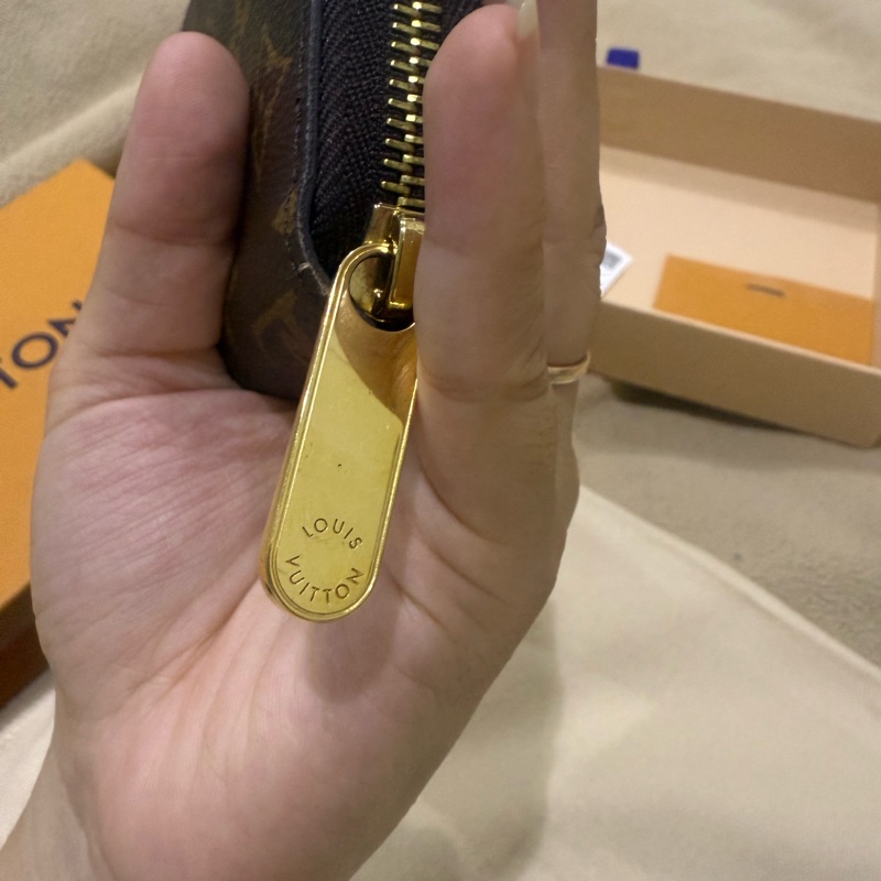 LOUIS VUITTON 拉鍊長夾(晶片款)-2