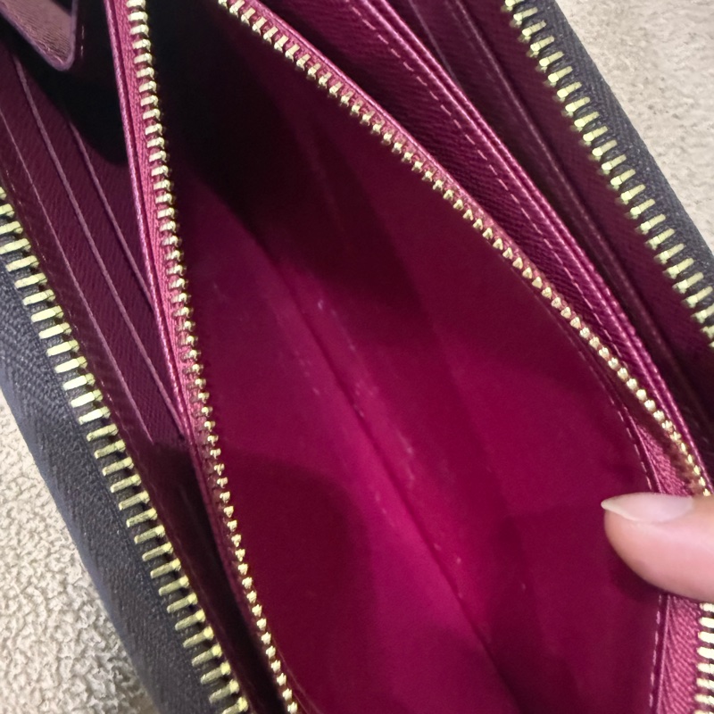 LOUIS VUITTON 拉鍊長夾(晶片款)-7
