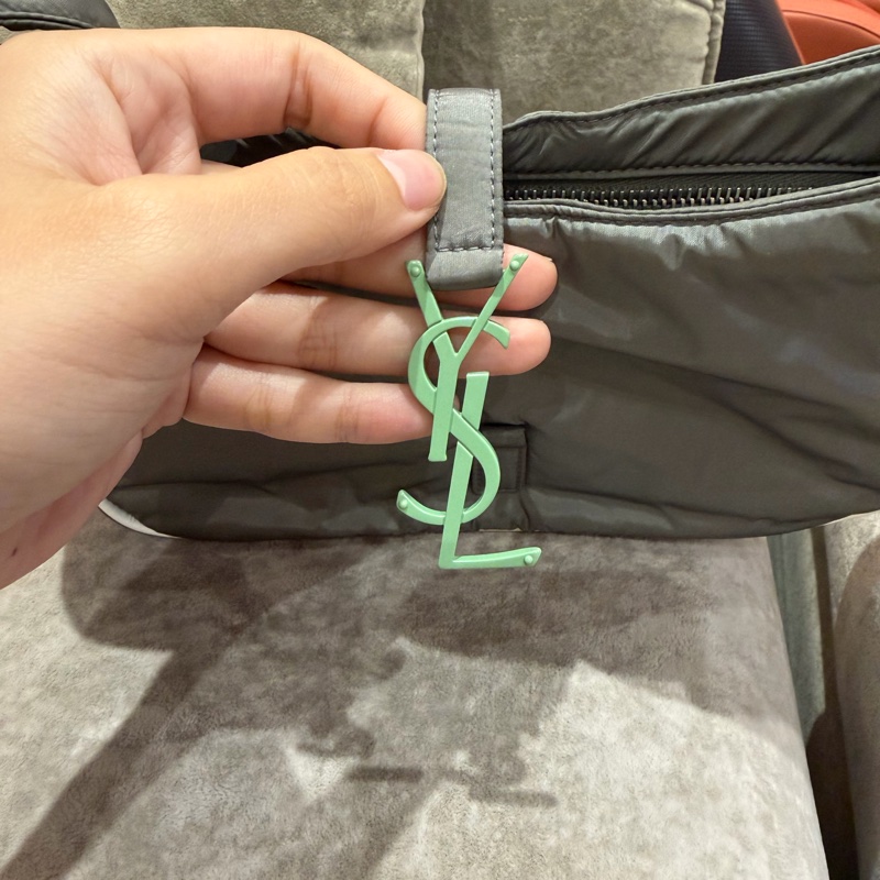 YSL 尼龍肩背包-6