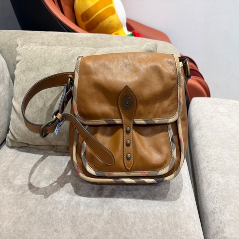 Burberry斜背書包