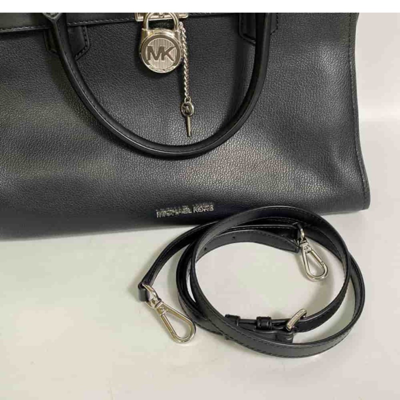 【Michael Kors】Hamilton鎖頭吊飾手提/肩背兩用包-1