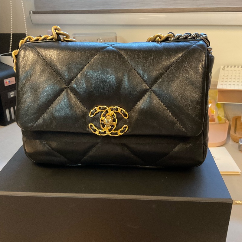 CHANEL 19 口蓋包 中號-0