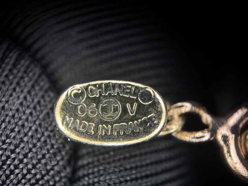 Chanel Vintage 06V 琺瑯經典黑色CC淡金項鏈-13