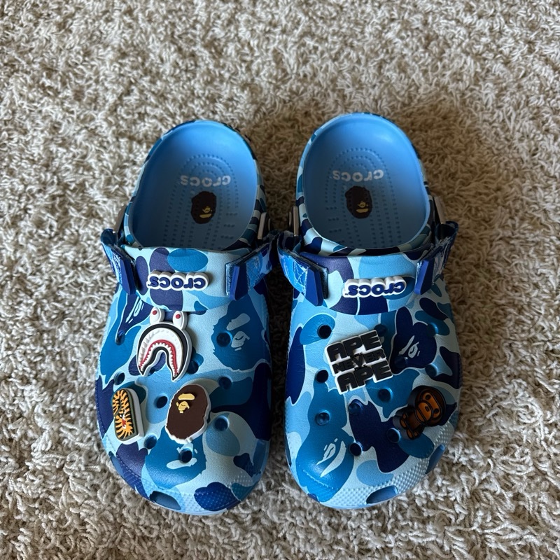 A BATHING APE® BAPE x Crocs Classic Clog 聯名款洞洞鞋-1