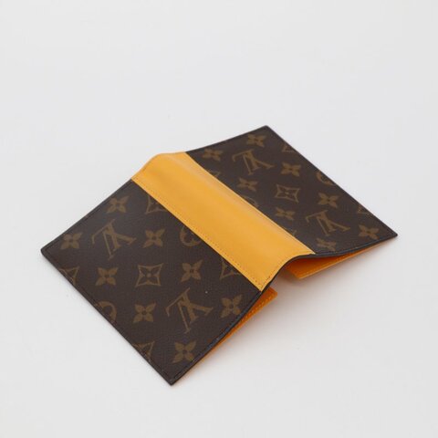 【閒置品♥️】LOUIS VUITTON 路易威登 經典老花 塗層帆布 太陽黃牛皮 護照夾（卡位*5） ｜M82864