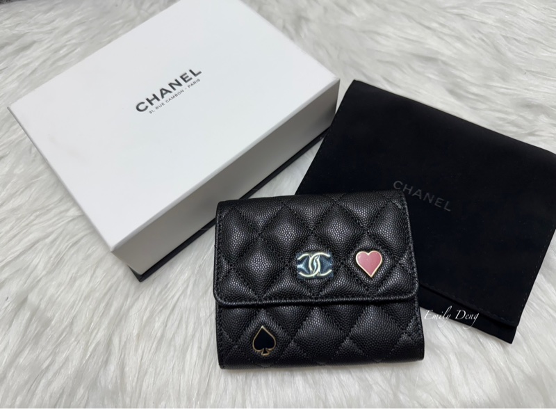 Chanel 愛心款牛皮三折短夾-0