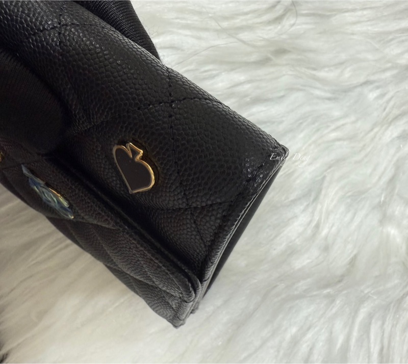 Chanel 愛心款牛皮三折短夾-13