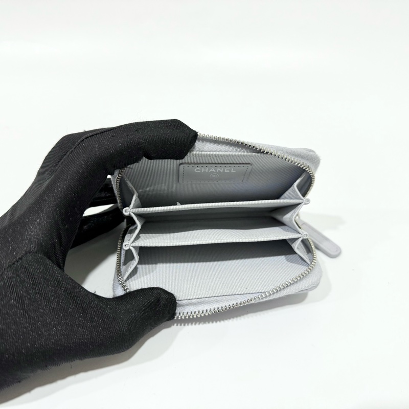 CHANEL淺灰藍牛皮銀釦ㄇ拉零錢卡包AP0216-5