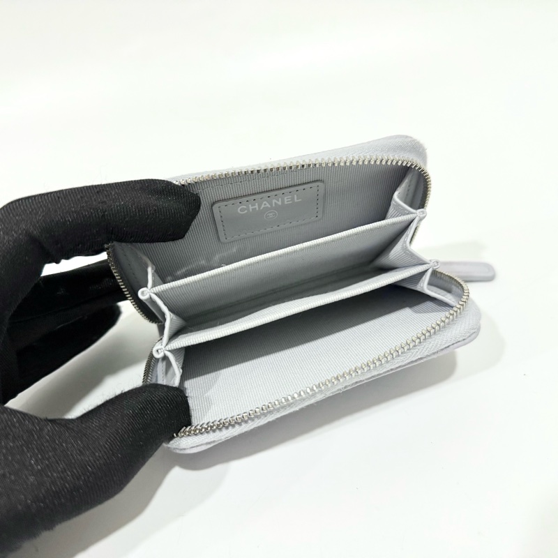 CHANEL淺灰藍牛皮銀釦ㄇ拉零錢卡包AP0216-8