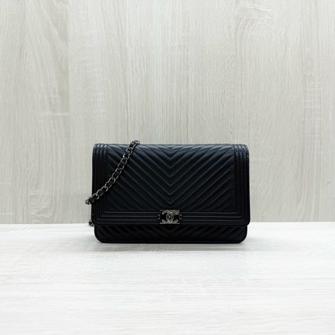 CHANEL黑色銀釦羊皮山型紋BOY WOC
