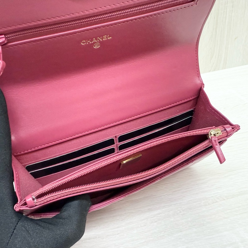 Chanel莓紅色亮面小牛皮霧金雙金珠woc AP2289-11