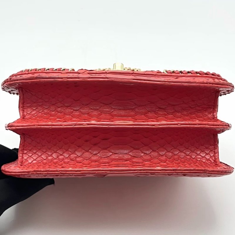 CHANEL 紅金蛇皮鏈條滾邊斜背馬鞍包20*13*7 98新配件塵袋保卡-3