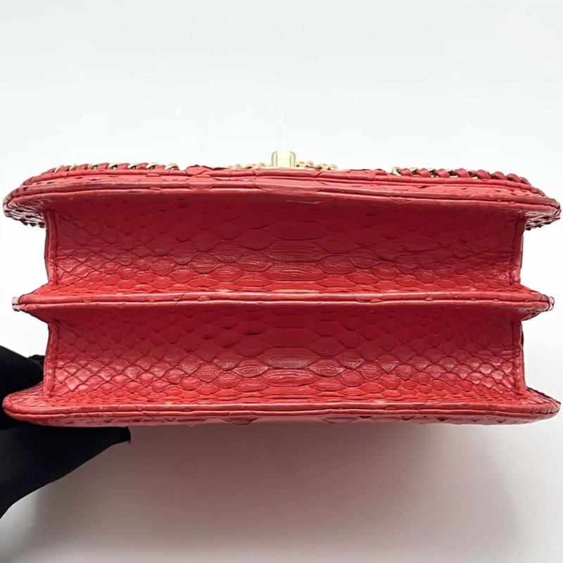 CHANEL 紅金蛇皮鏈條滾邊斜背馬鞍包20*13*7 98新配件塵袋保卡-3