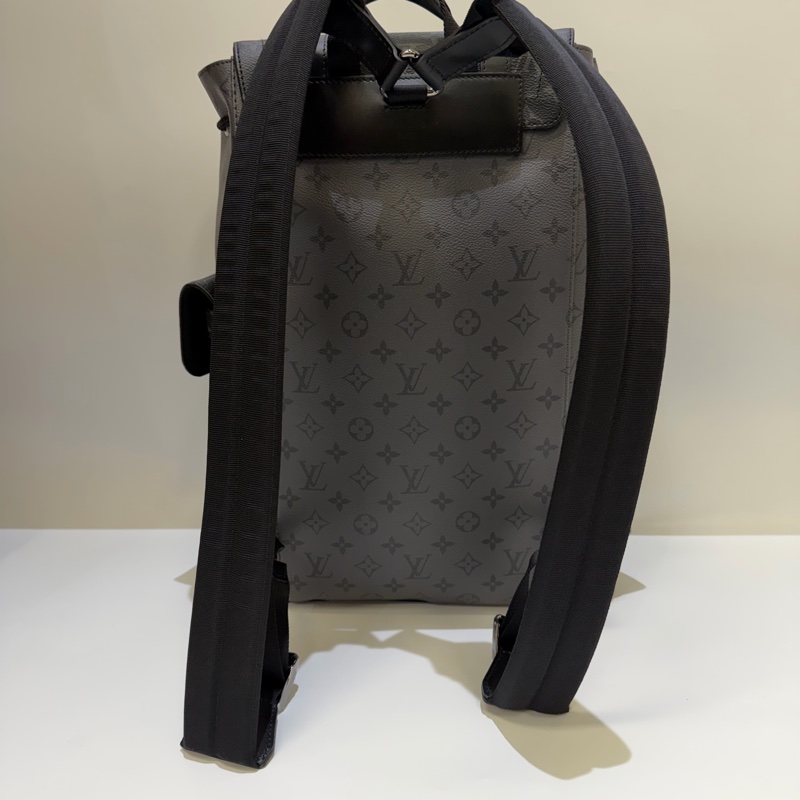 LV 黑灰原花銀釦雙側口袋Christopher MM束口下蓋後背包M45419-1