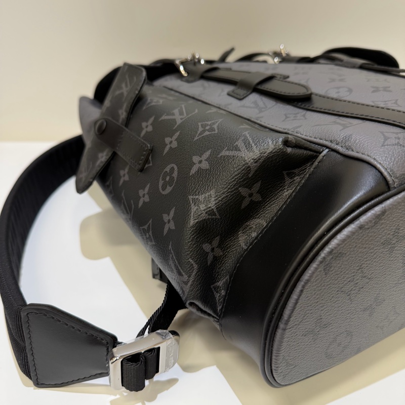 LV 黑灰原花銀釦雙側口袋Christopher MM束口下蓋後背包M45419-3