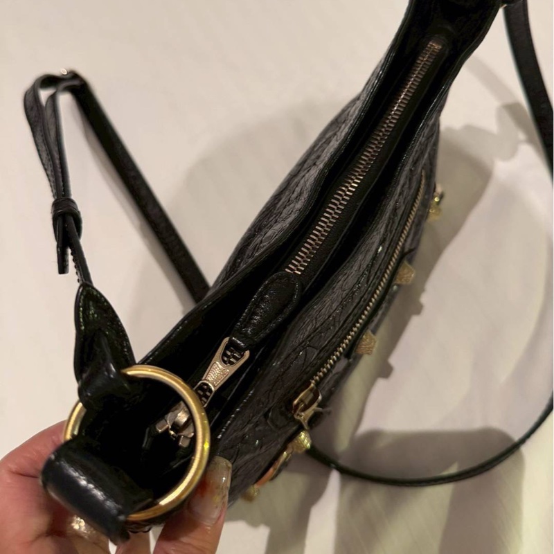 BALENCIAGA 巴黎世家 METALLIC EDGE HIP 金扣 黑色 肩背包 側背包 斜背包 手提包-7